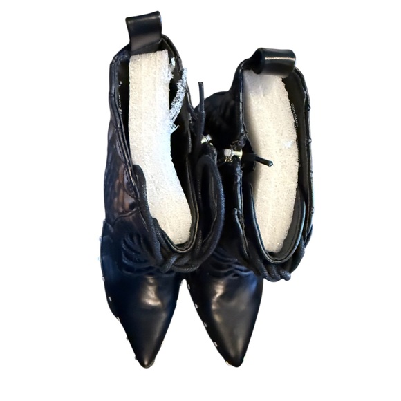 CHARLES BY CHARLES DAVID Women's Quilted Faux Leather Boot Black 5.5 NWT - Picture 6 of 13